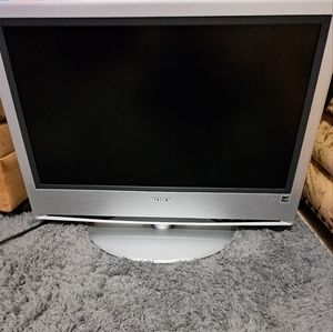 Sony Bravia WEGA KLV-S26A10 26" LCD Color Television with Remote